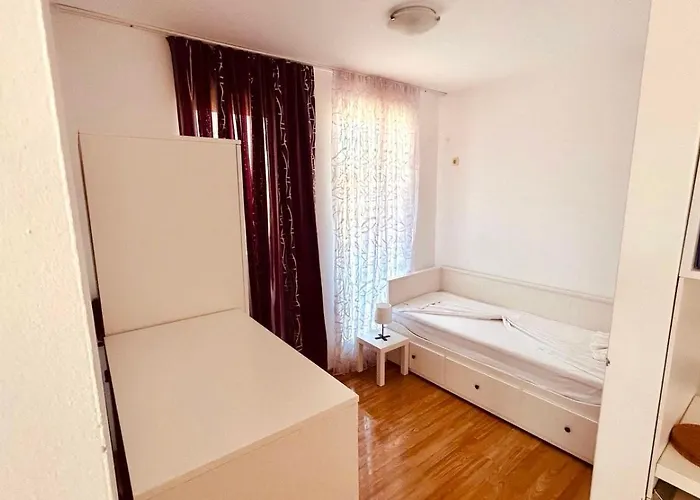 Apartment Sunny Day 6, 35 *